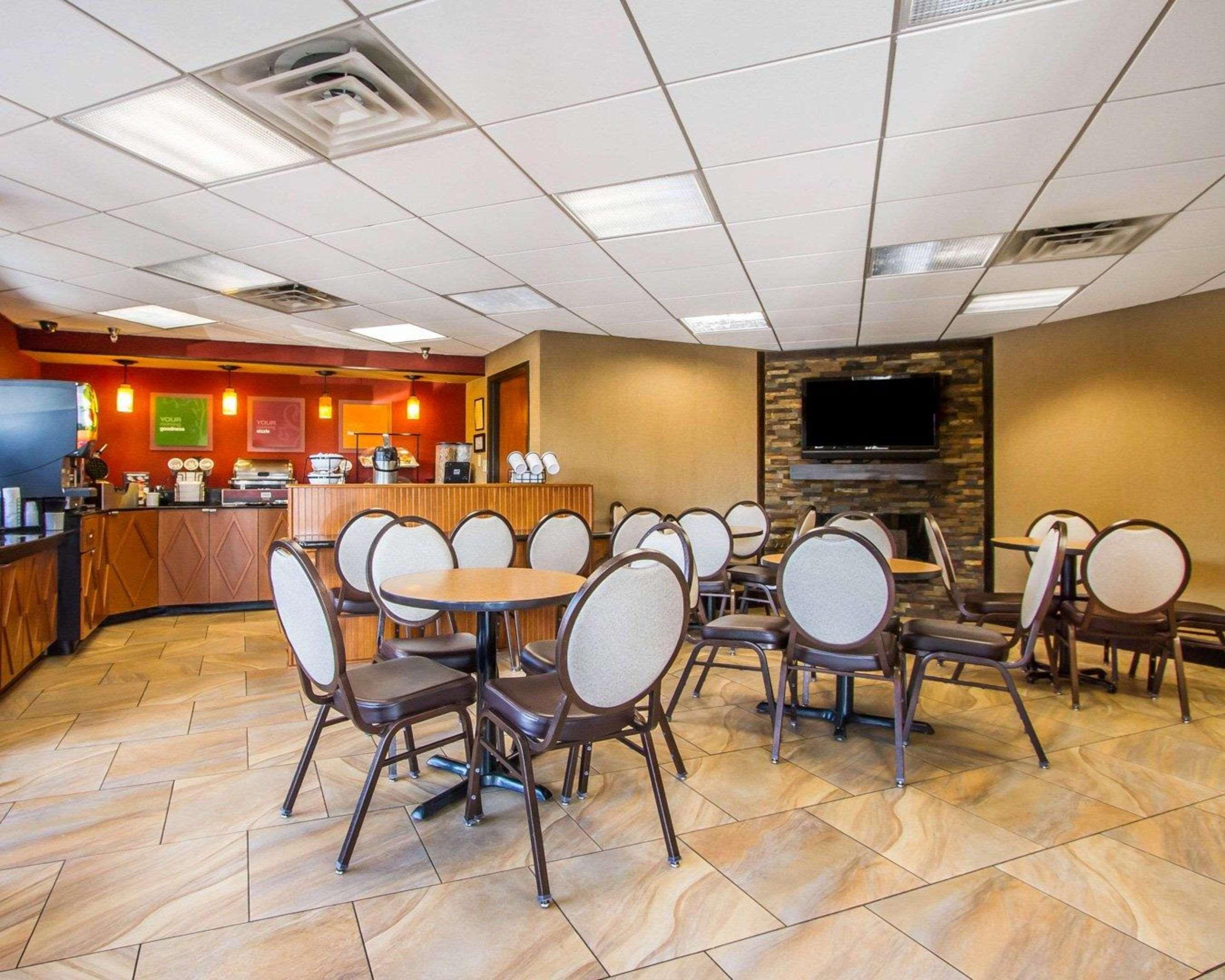 Rodeway Inn & Suites Clarksville Buitenkant foto