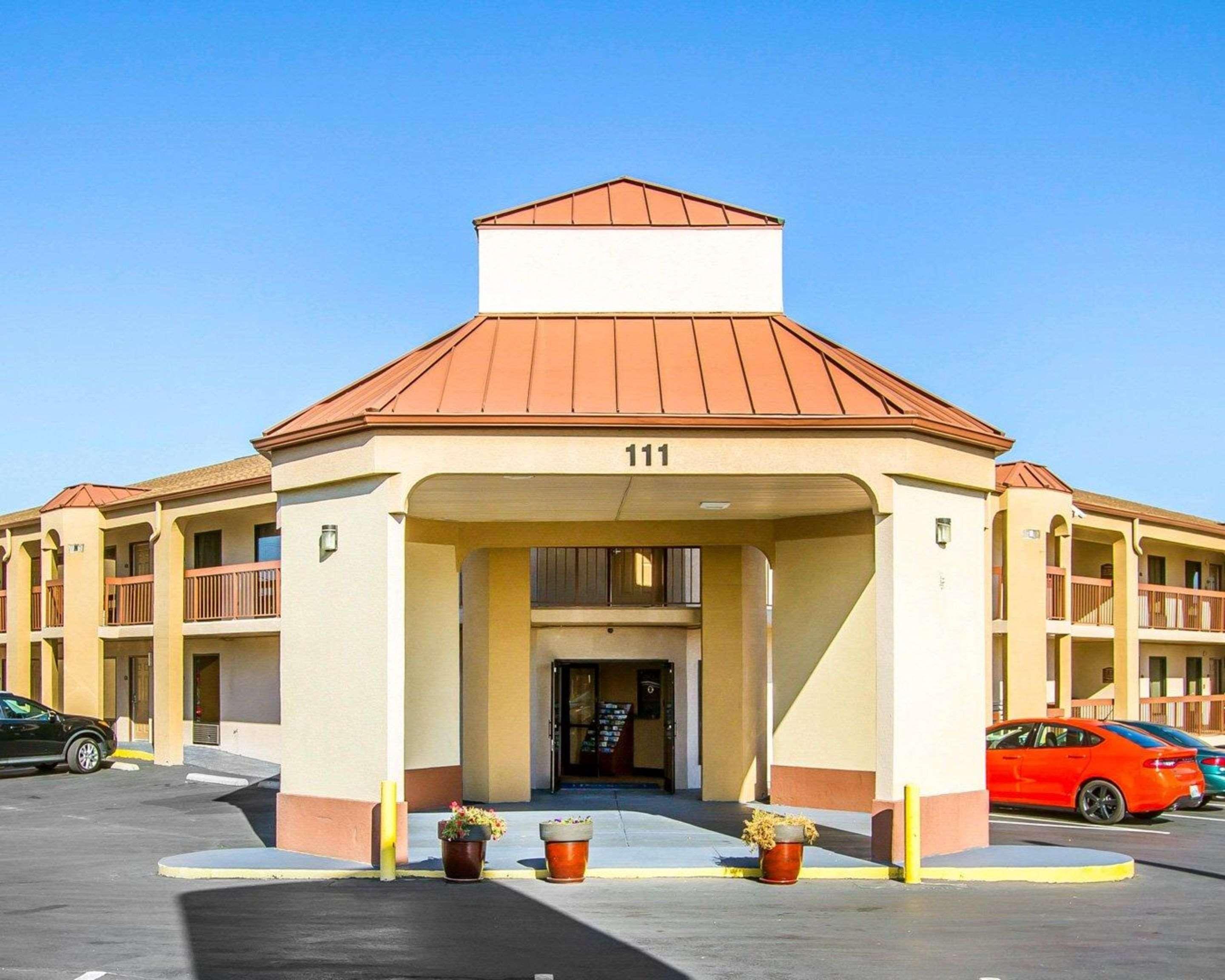 Rodeway Inn & Suites Clarksville Buitenkant foto