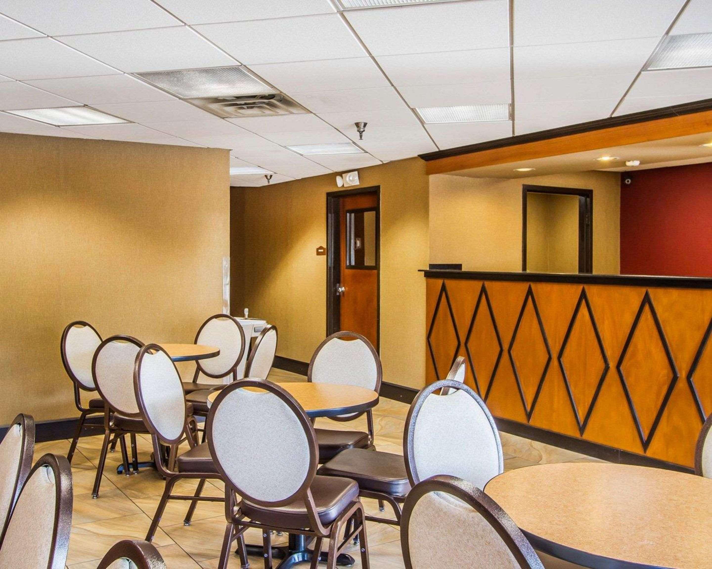 Rodeway Inn & Suites Clarksville Buitenkant foto