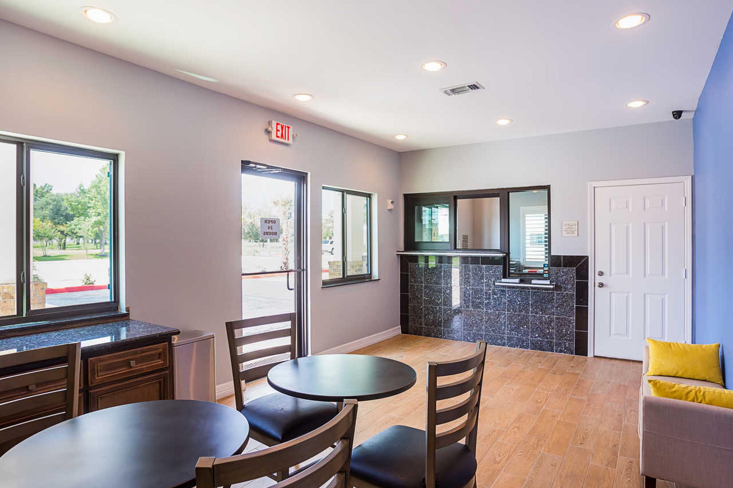 Rodeway Inn & Suites Clarksville Buitenkant foto