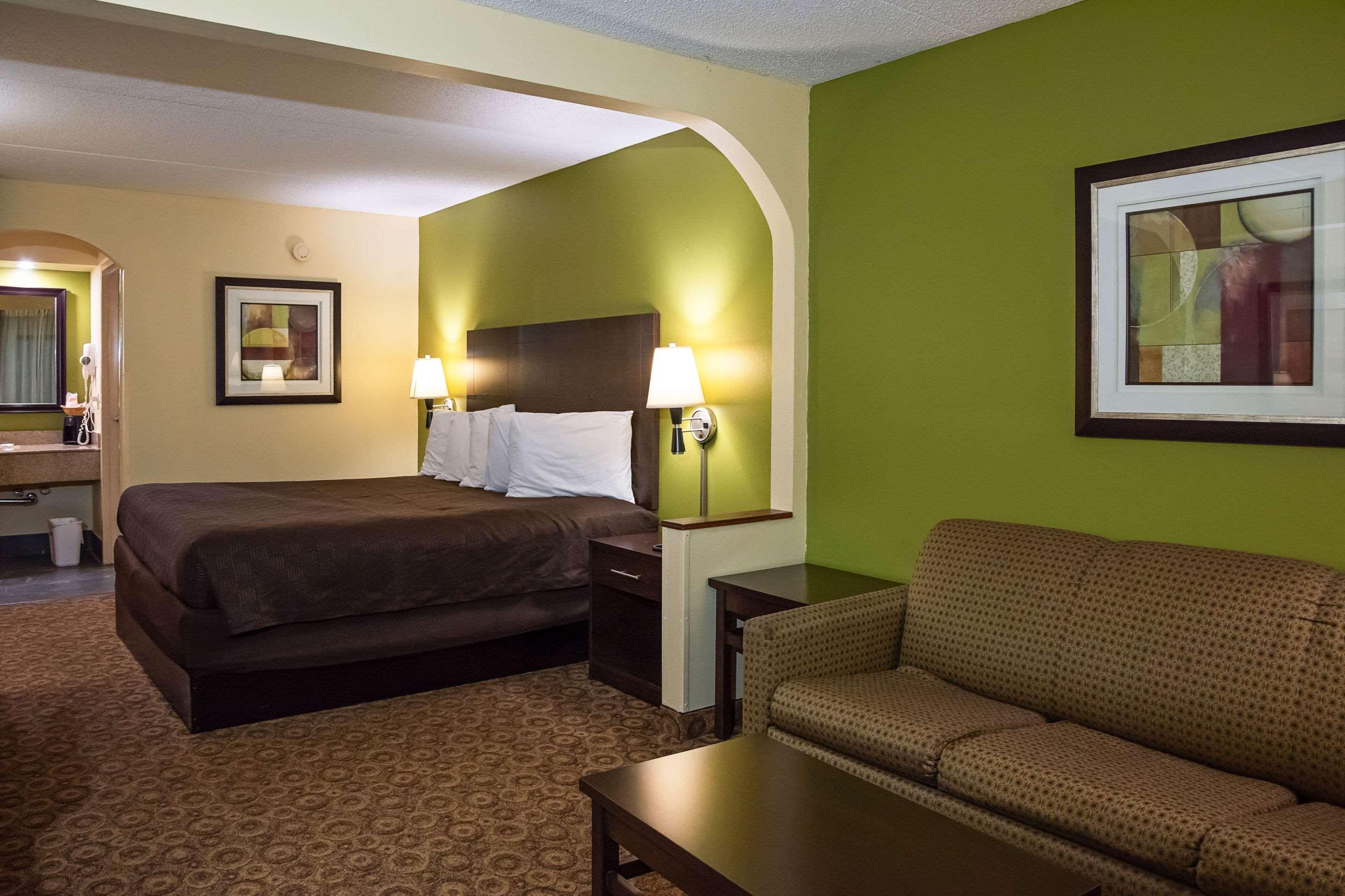 Rodeway Inn & Suites Clarksville Buitenkant foto
