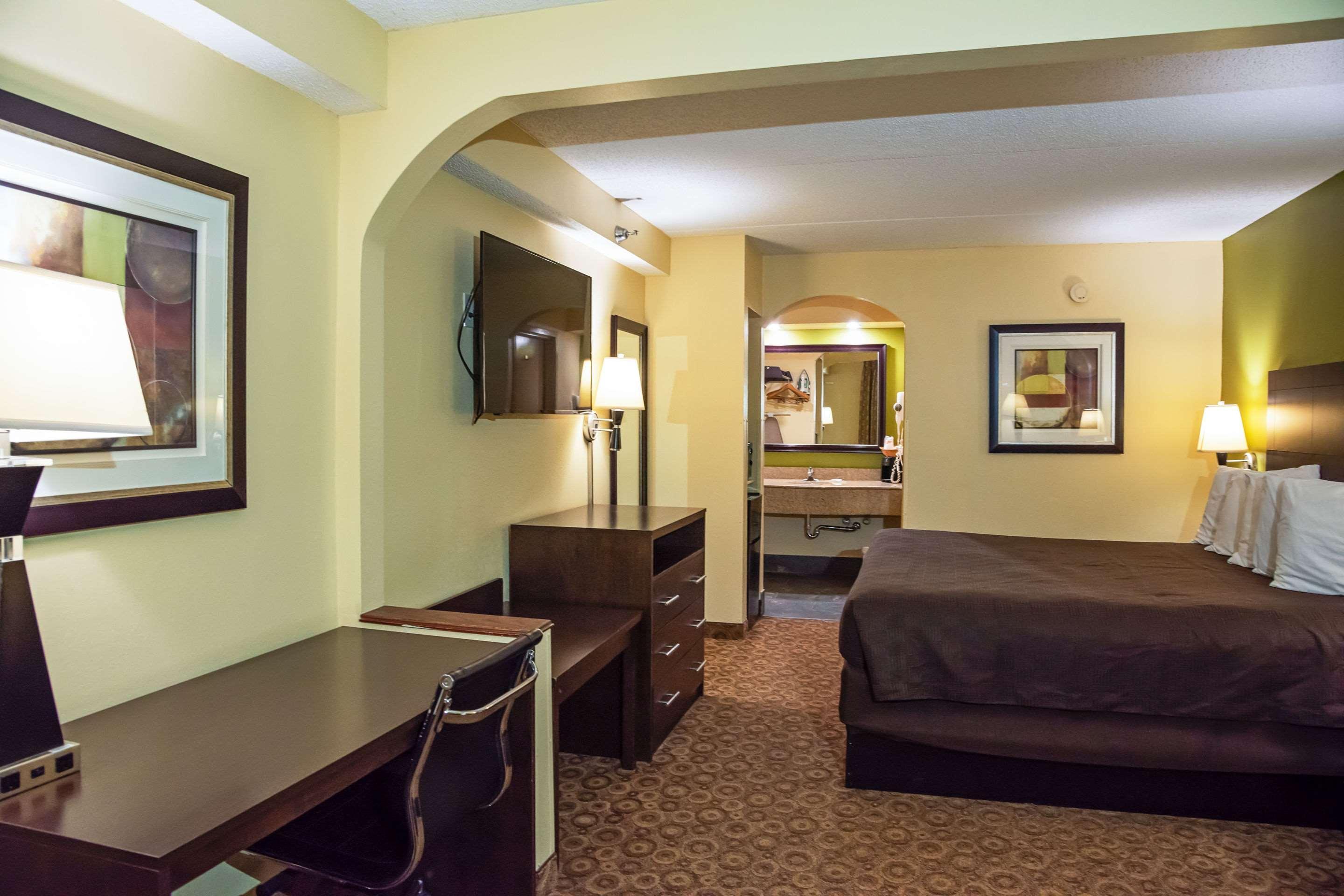 Rodeway Inn & Suites Clarksville Buitenkant foto