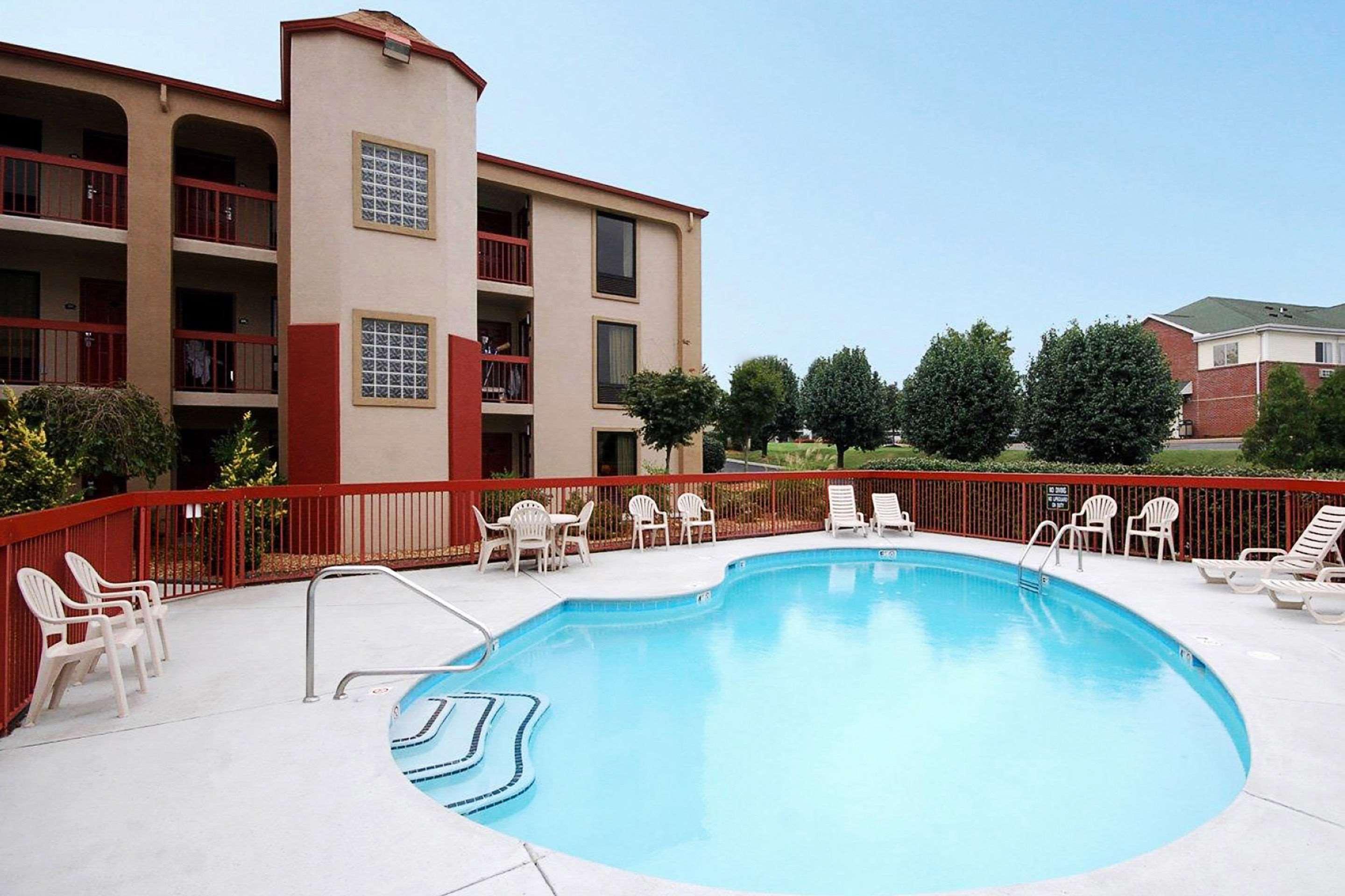 Rodeway Inn & Suites Clarksville Buitenkant foto