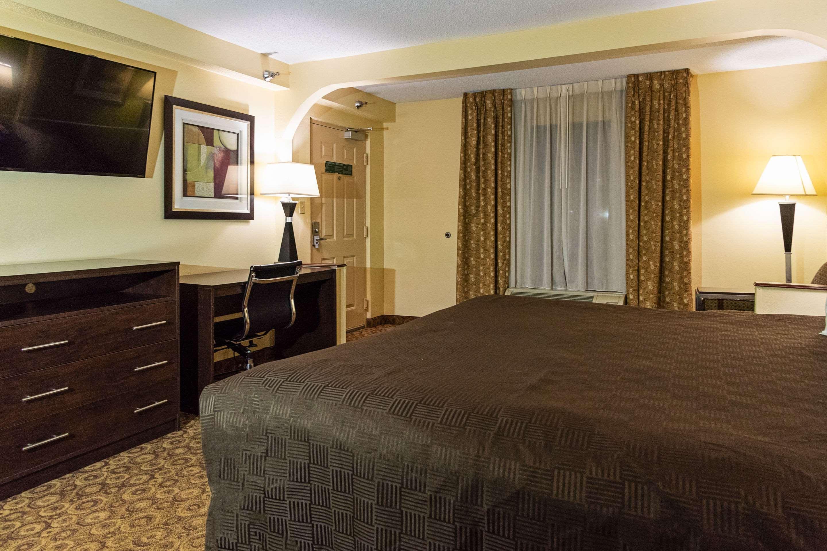 Rodeway Inn & Suites Clarksville Buitenkant foto
