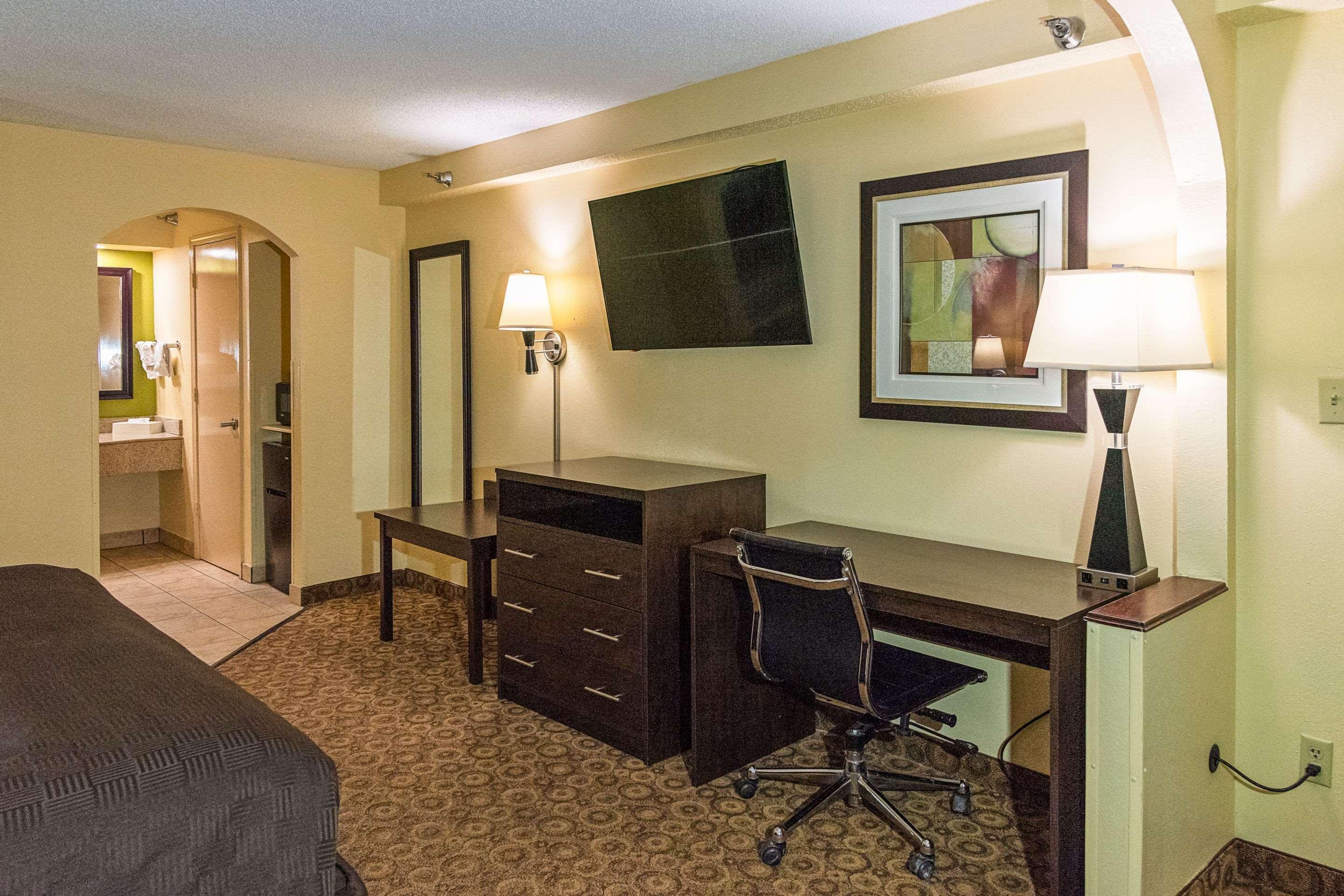 Rodeway Inn & Suites Clarksville Buitenkant foto