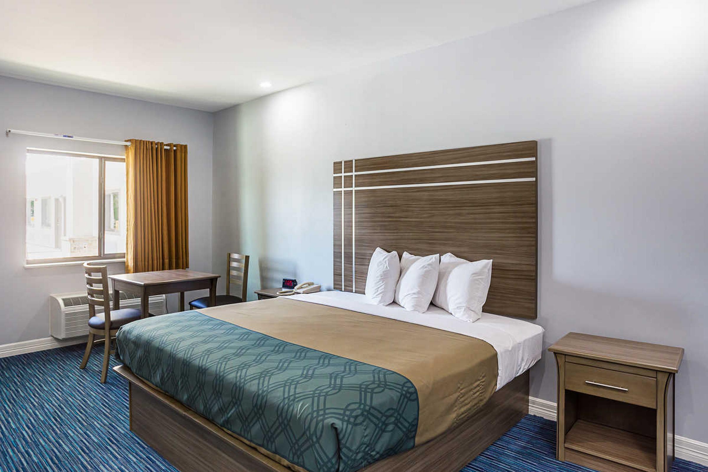 Rodeway Inn & Suites Clarksville Buitenkant foto