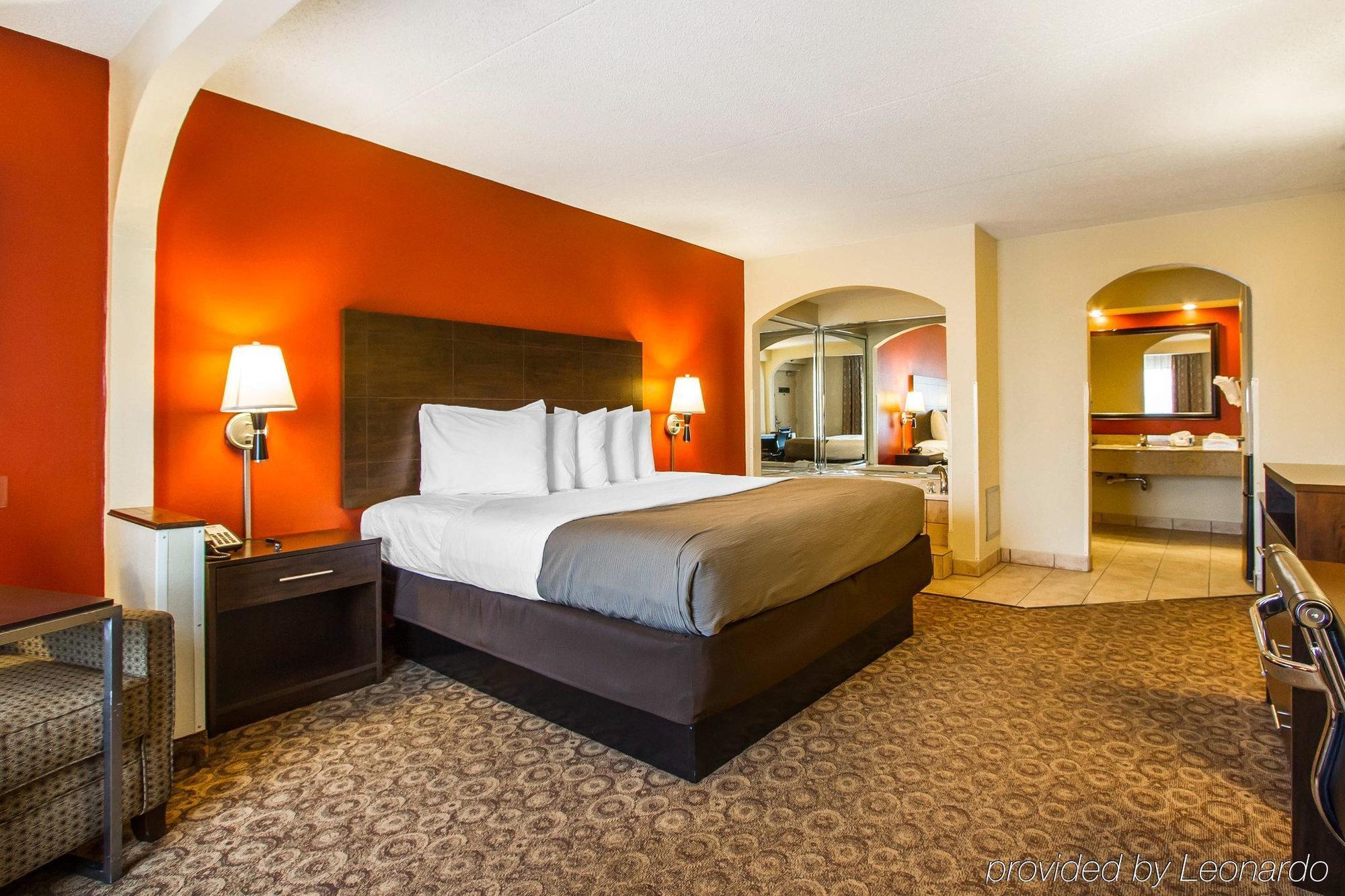 Rodeway Inn & Suites Clarksville Buitenkant foto