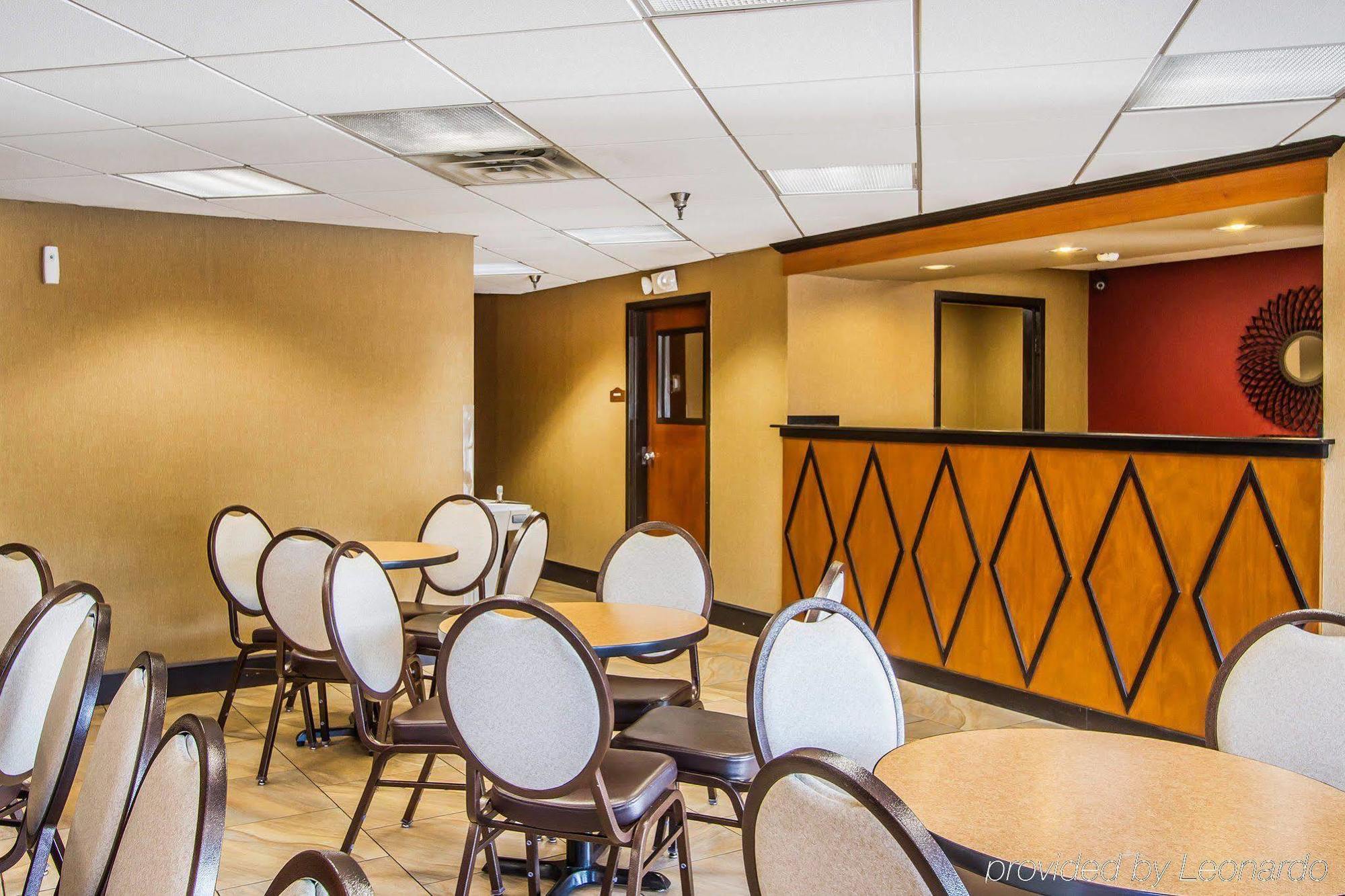 Rodeway Inn & Suites Clarksville Buitenkant foto