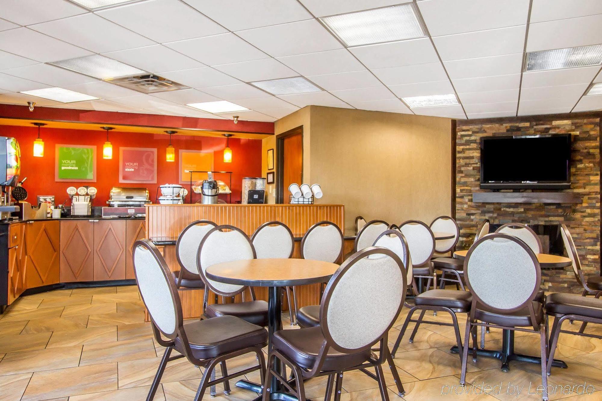 Rodeway Inn & Suites Clarksville Buitenkant foto