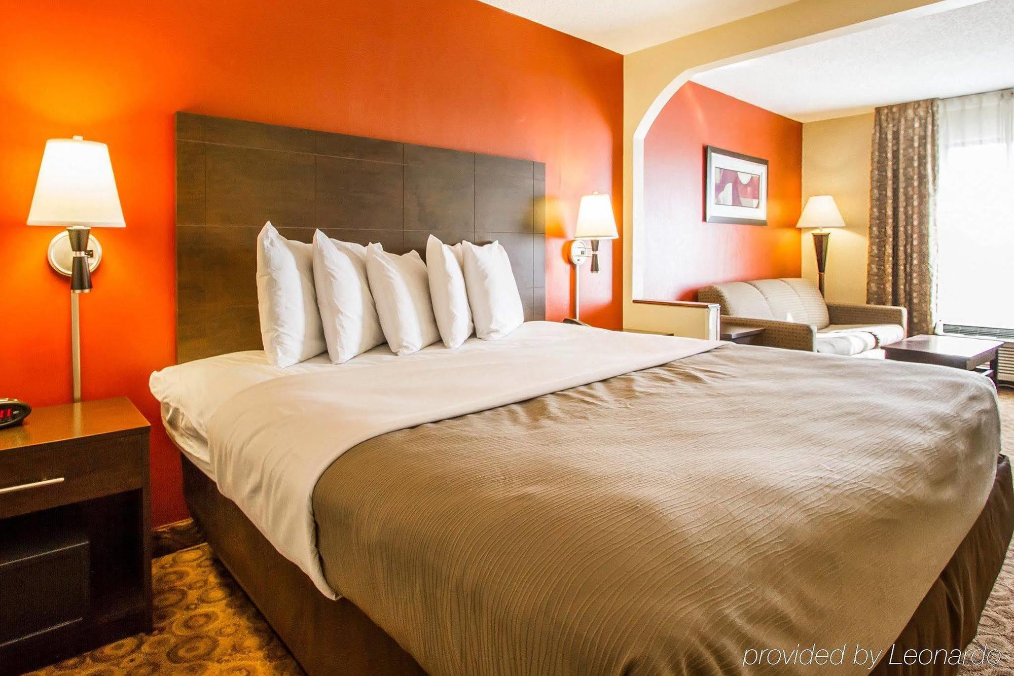 Rodeway Inn & Suites Clarksville Buitenkant foto
